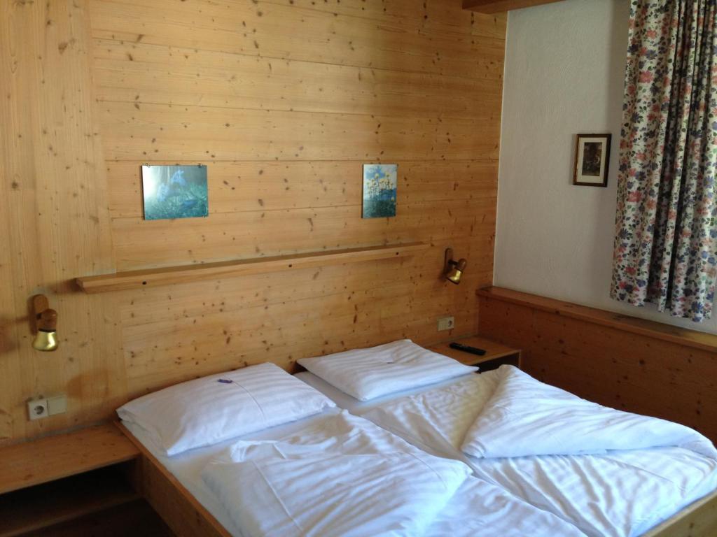 Gasthaus Sonne Tarrenz Værelse billede