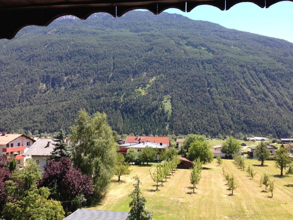 Gasthaus Sonne Tarrenz Værelse billede