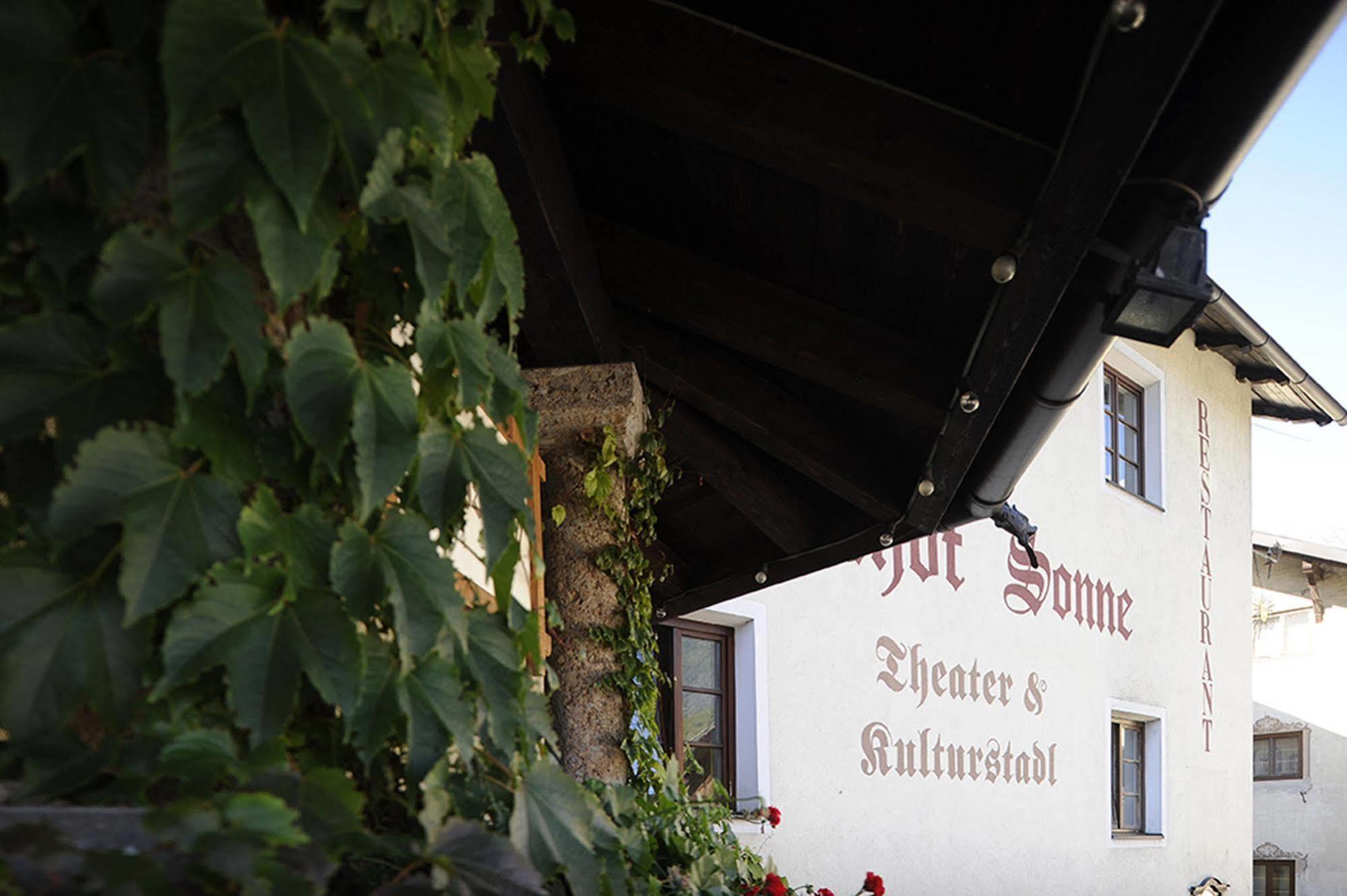 Gasthaus Sonne Tarrenz Eksteriør billede