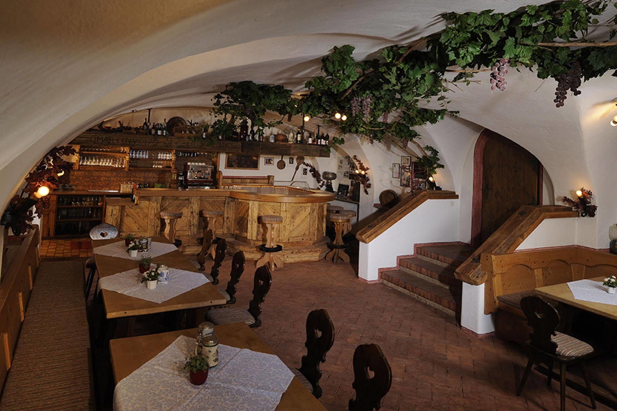Gasthaus Sonne Tarrenz Eksteriør billede