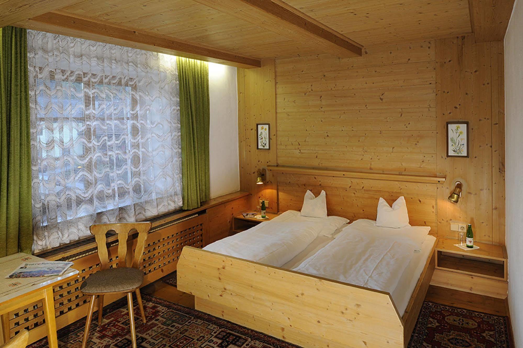 Gasthaus Sonne Tarrenz Eksteriør billede