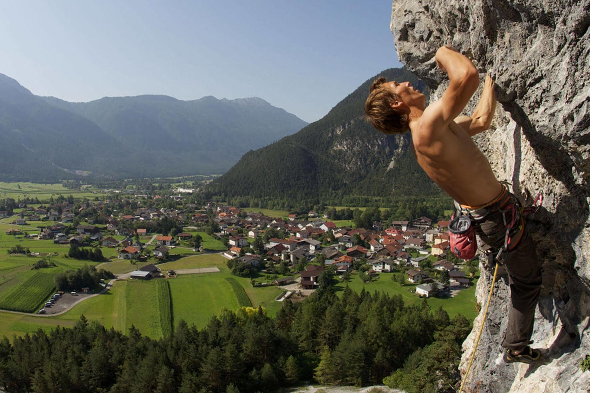 Gasthaus Sonne Tarrenz Eksteriør billede